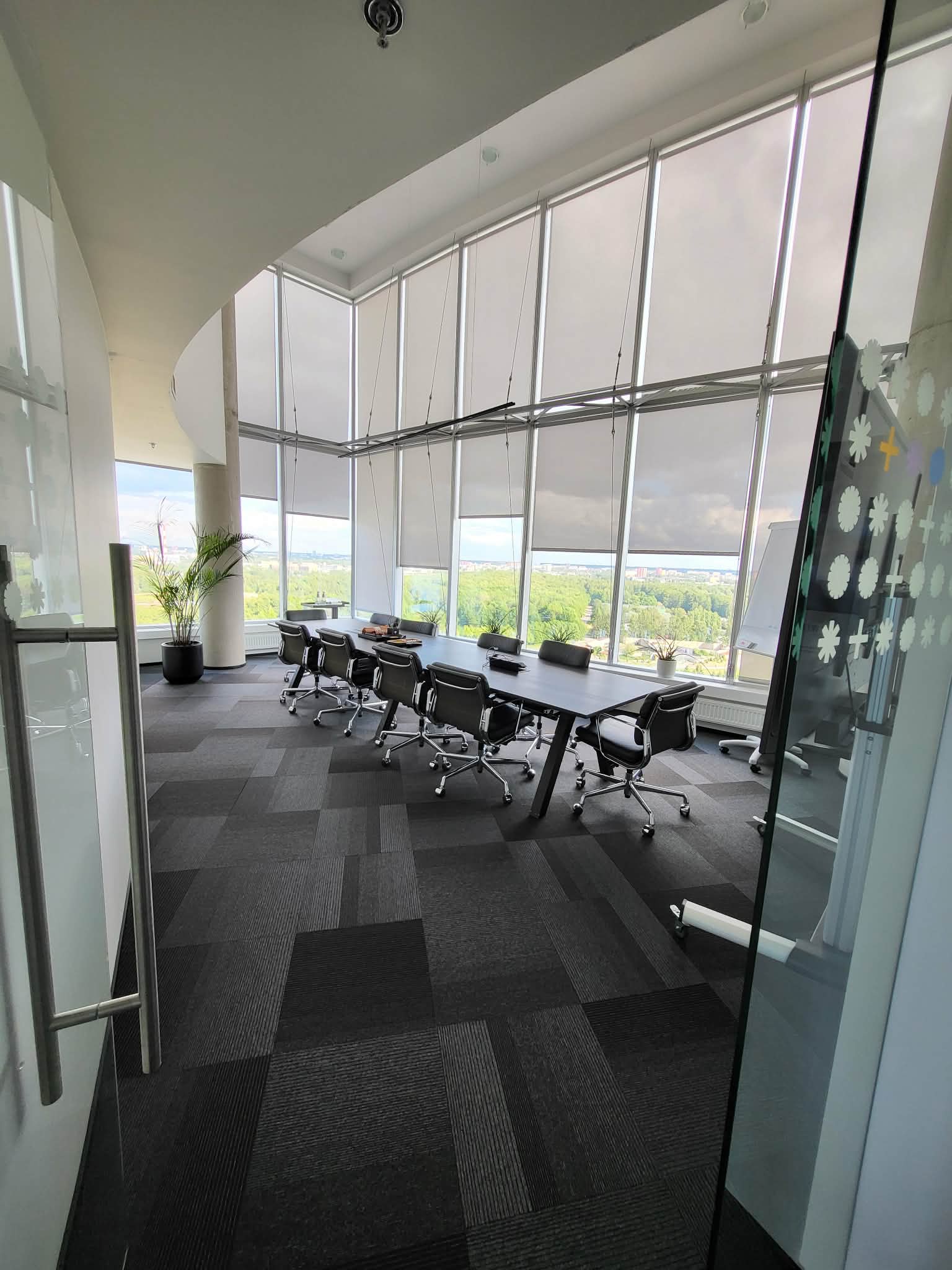 Office cleaning gallery image 16