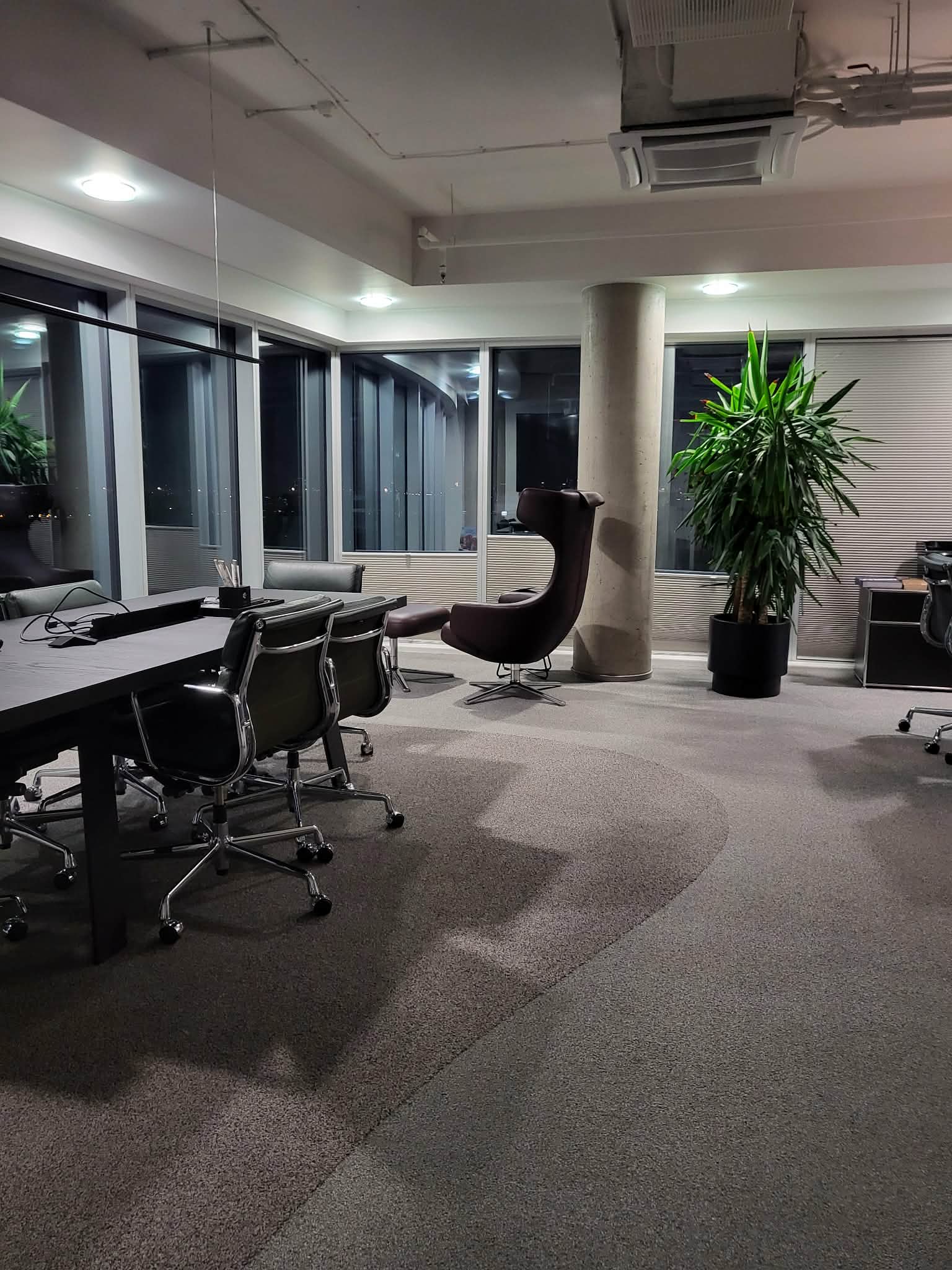 Office cleaning gallery image 2