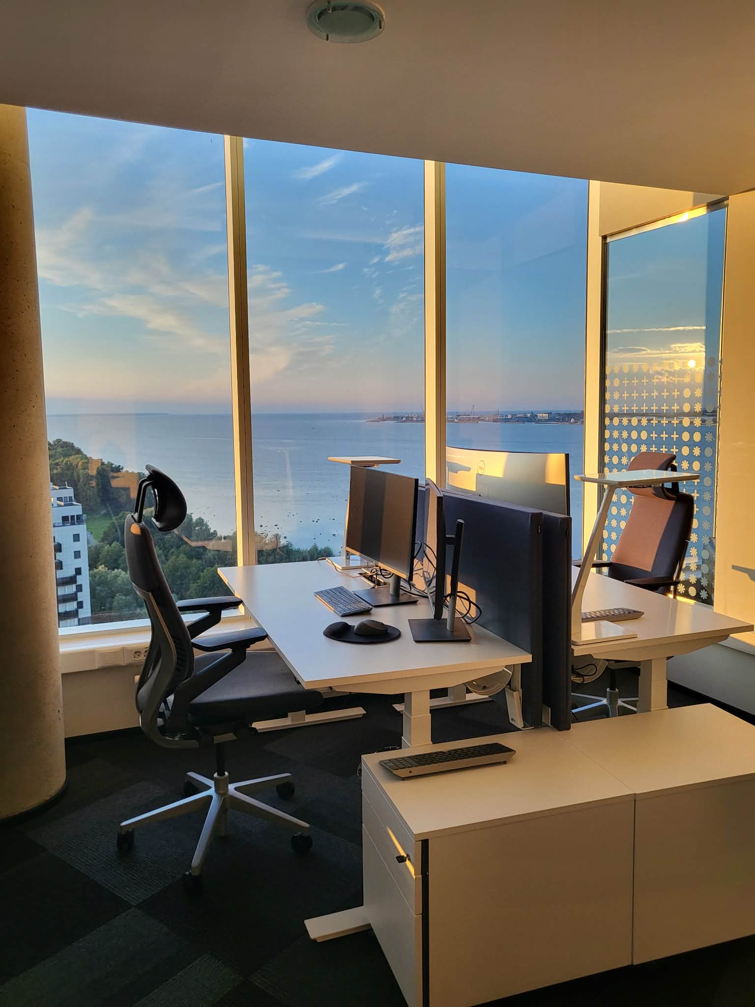 Office cleaning gallery image 8